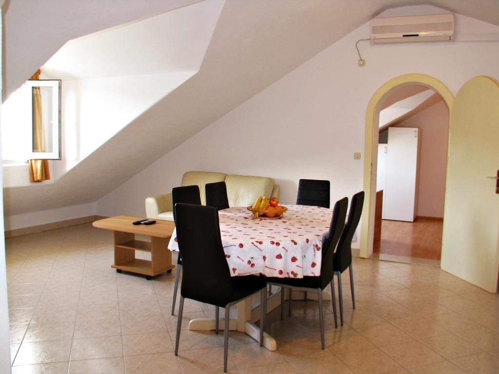 Apartment Martinic Pucisca Phòng bức ảnh