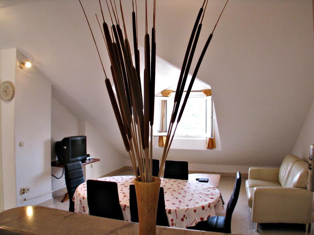 Apartment Martinic Pucisca Phòng bức ảnh