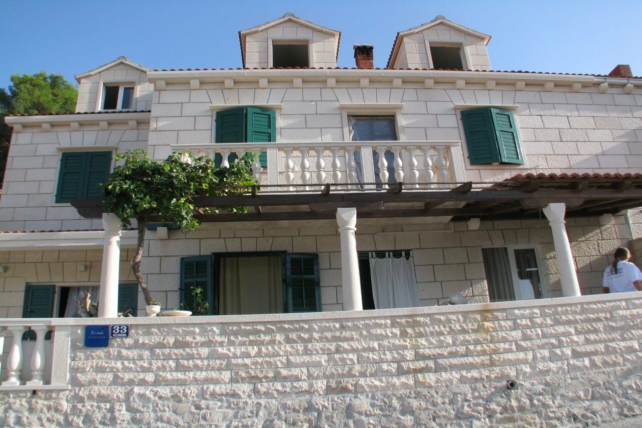 Apartment Martinic Pucisca Ngoại thất bức ảnh