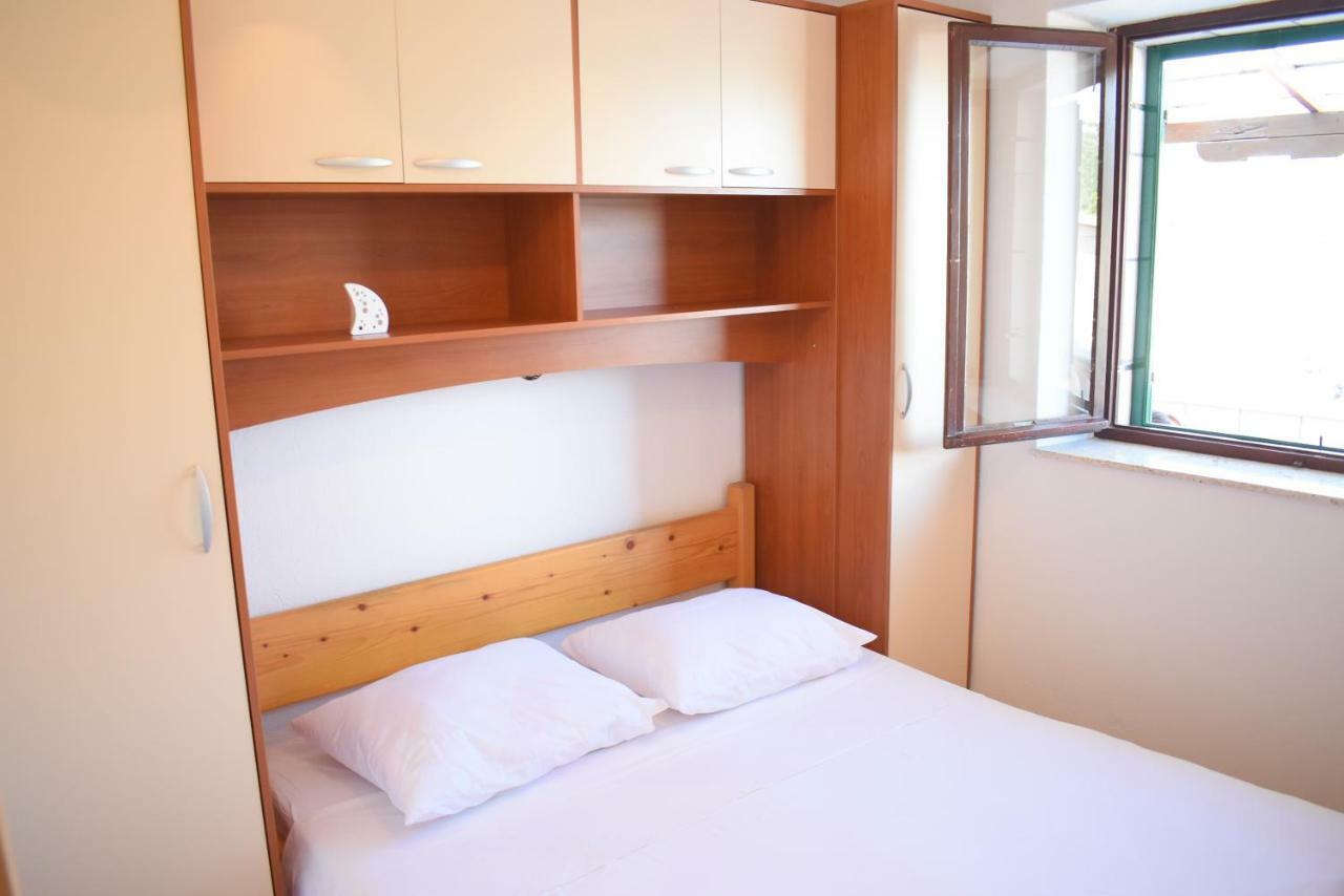 Apartment Martinic Pucisca Ngoại thất bức ảnh