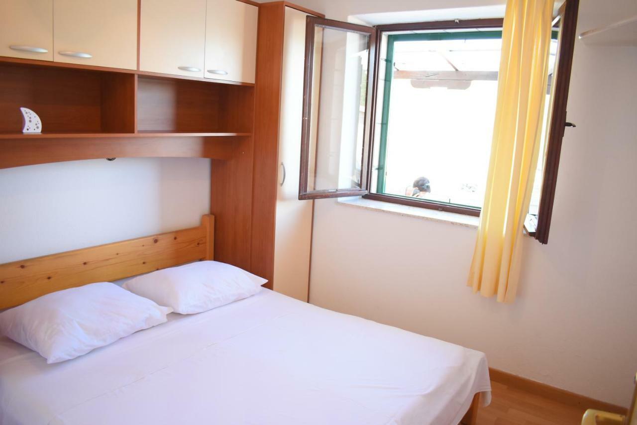 Apartment Martinic Pucisca Ngoại thất bức ảnh