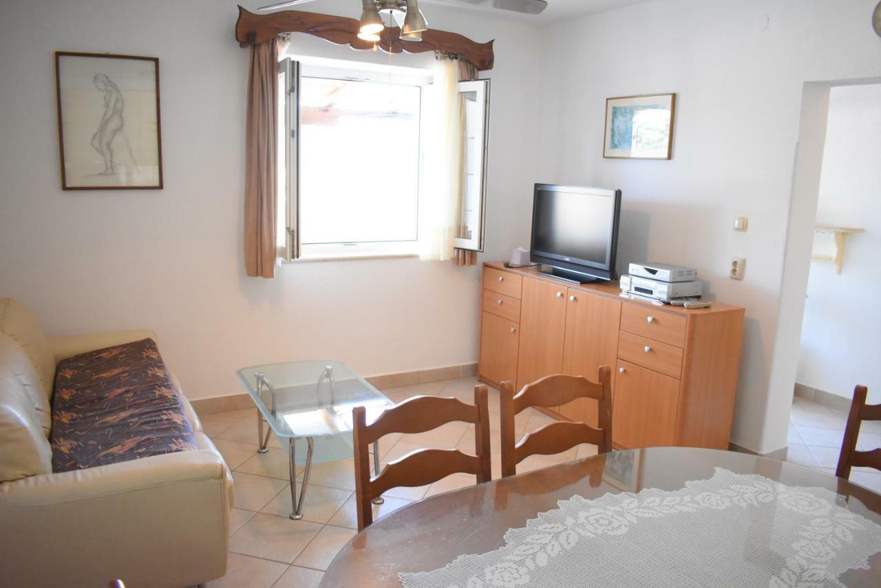 Apartment Martinic Pucisca Ngoại thất bức ảnh
